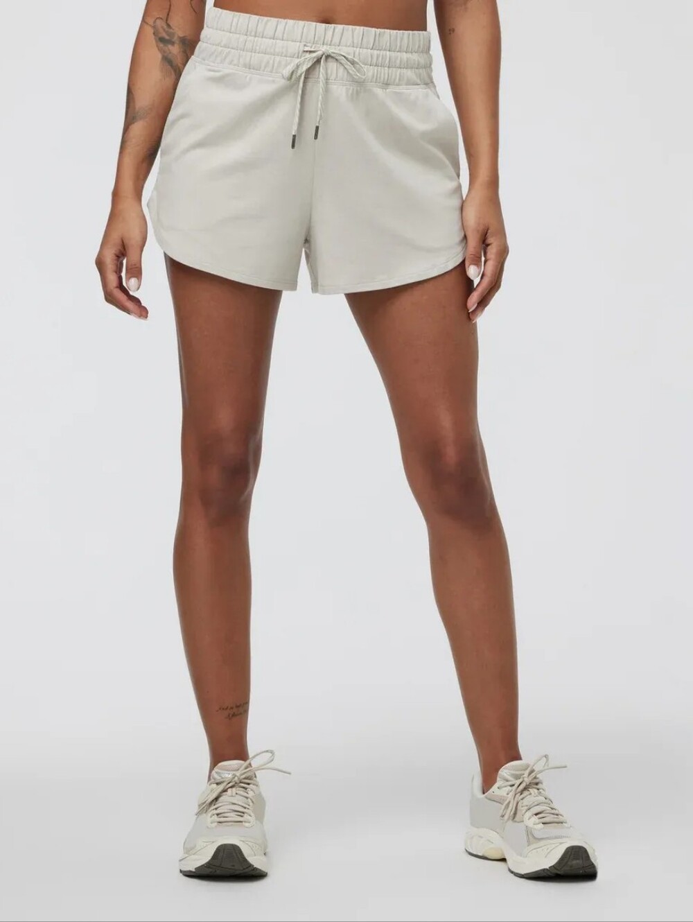 Vuori Halo Performance Shorts DreamKnit Tan Beige Women’s Small - Like New - Picture 5 of 11